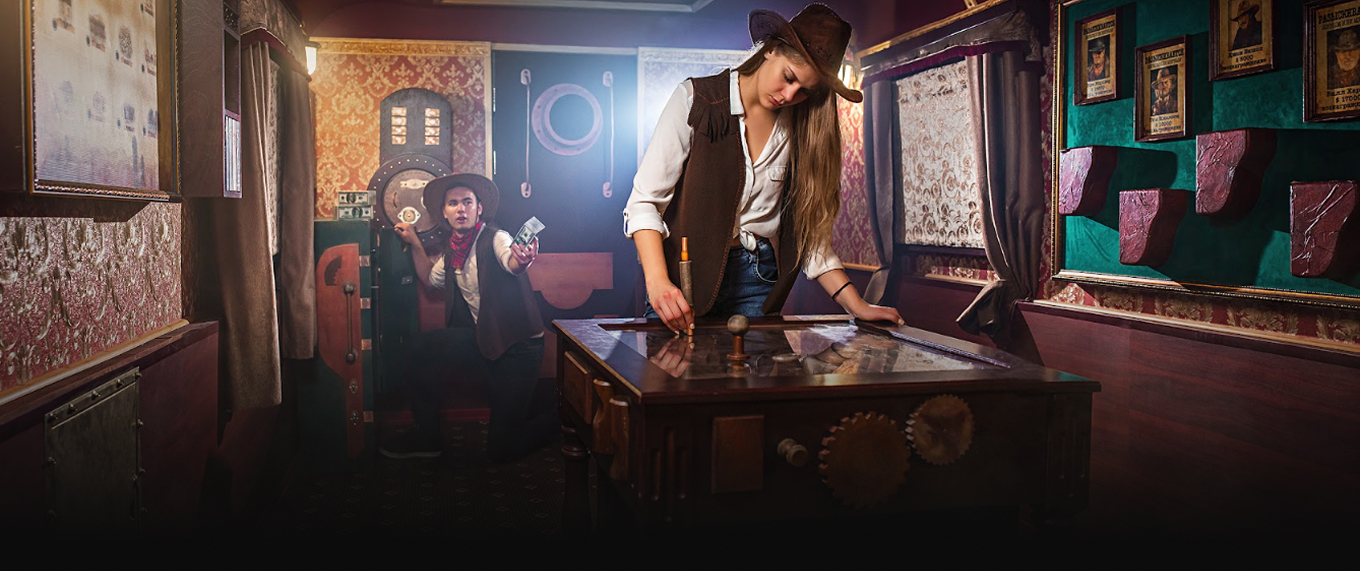 The Loco Motive escape room featuring a luxurious 1887 steam train with vintage décor and puzzle clues